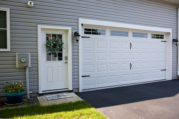 24/7 Emergency Garage Door Panel Replacement experts in Hillsboro, ND